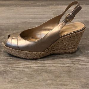 Stuart Weizman wedge gold/rope sandal 10